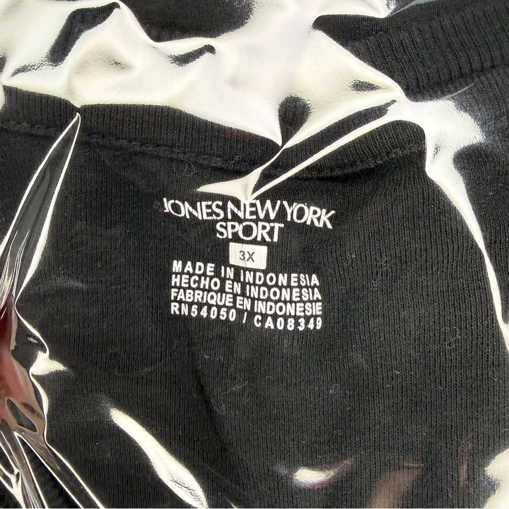 Jones New York Sport Black V-Neck Shirt | Size 3X | Excellent Used Condition - Picture 3 of 3